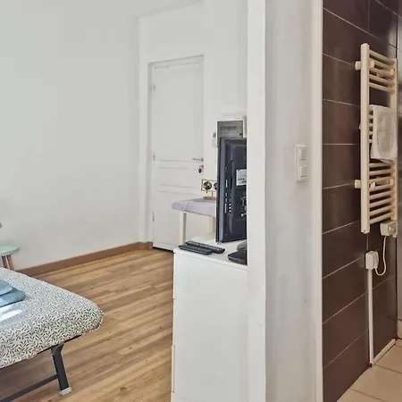 Studio, Downtown, Train Station, Wifi, Air Conditioning * Nice