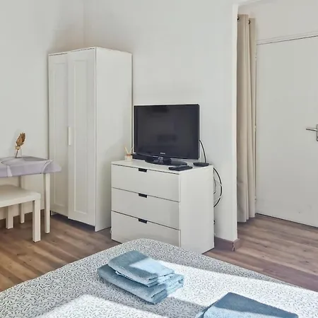 Апартаменты Studio, Downtown, Train Station, Wifi, Air Conditioning