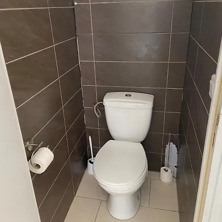 Studio, Downtown, Train Station, Wifi, Air Conditioning Lägenhet