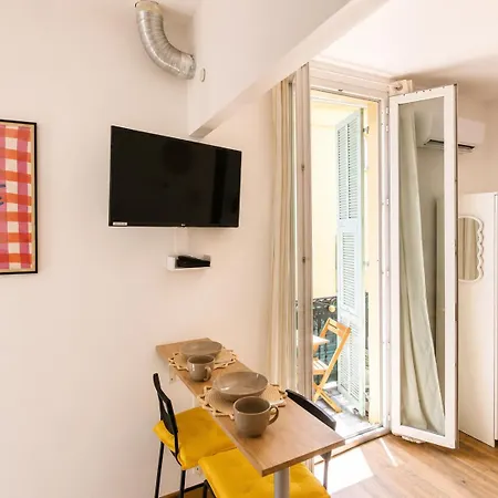 Studio, Downtown, Train Station, Wifi, Air Conditioning *