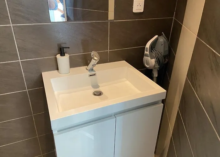 شقة Studio, Downtown, Train Station, Wifi, Air Conditioning
